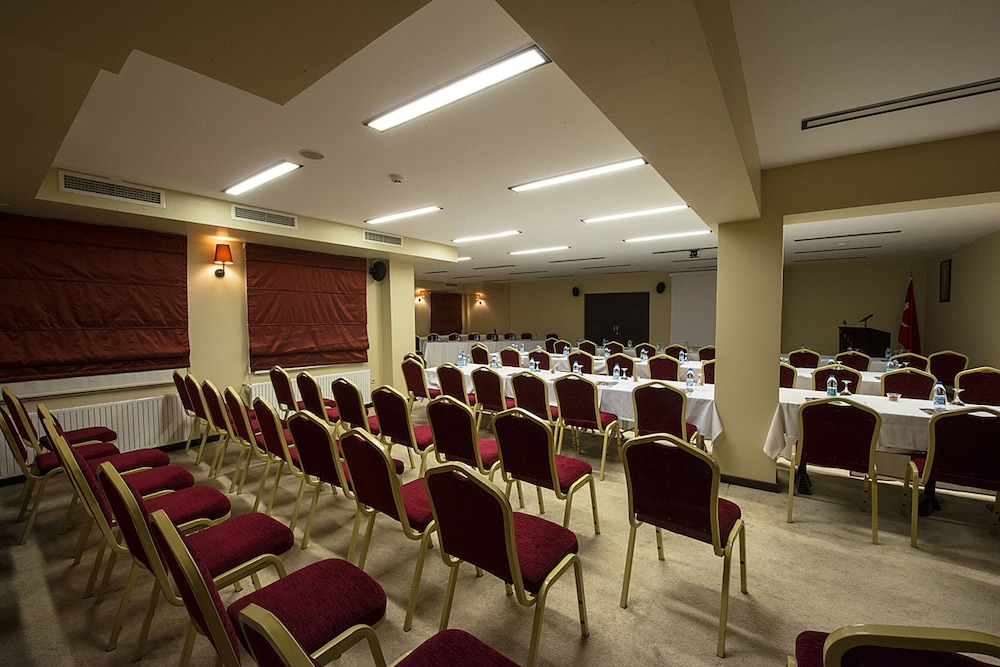 IRIS HOTEL 39/48