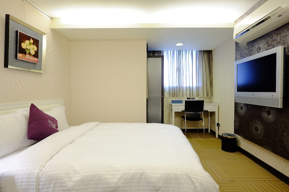 DELUXE, DOUBLE BED