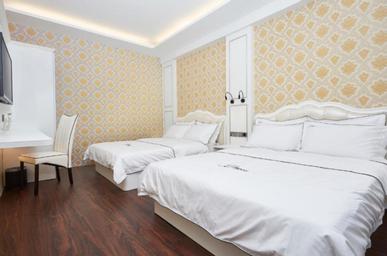 Theme, Gold, Family Suite, 2 Queen Beds