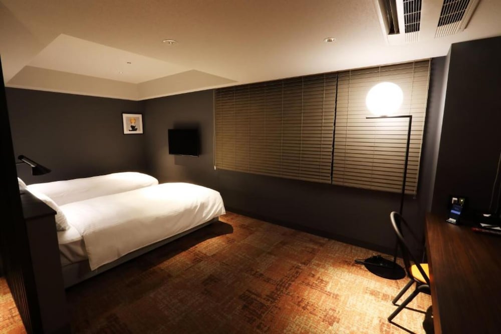 DELUXE, TWIN BEDS