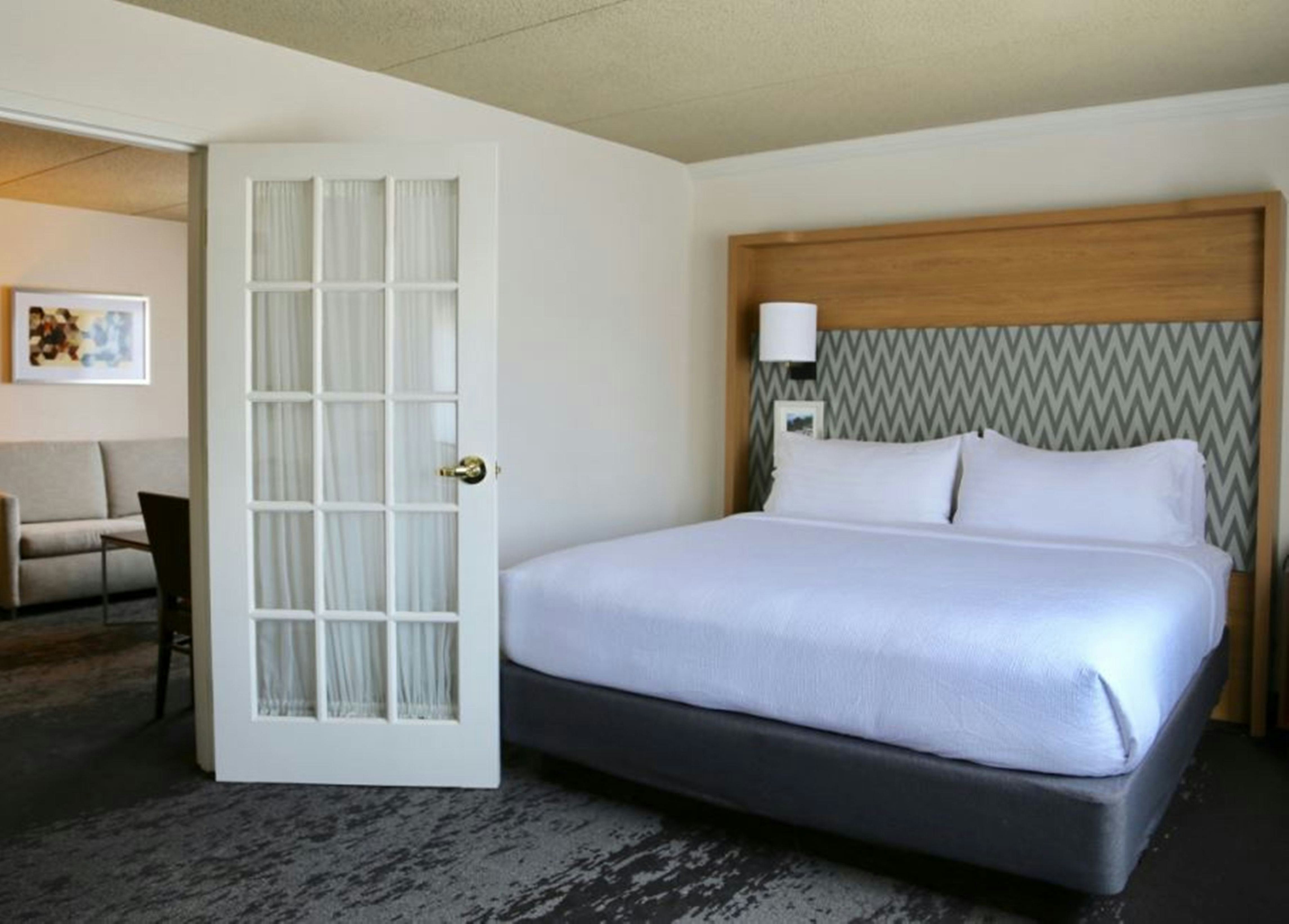 Holiday Inn Salem (I-93 At Exit 2) 11/43