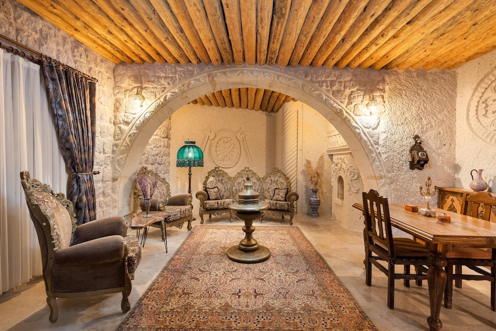 Acer Cave Hotel 54/67