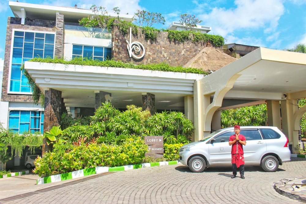 b Hotel Bali & Spa 63/73
