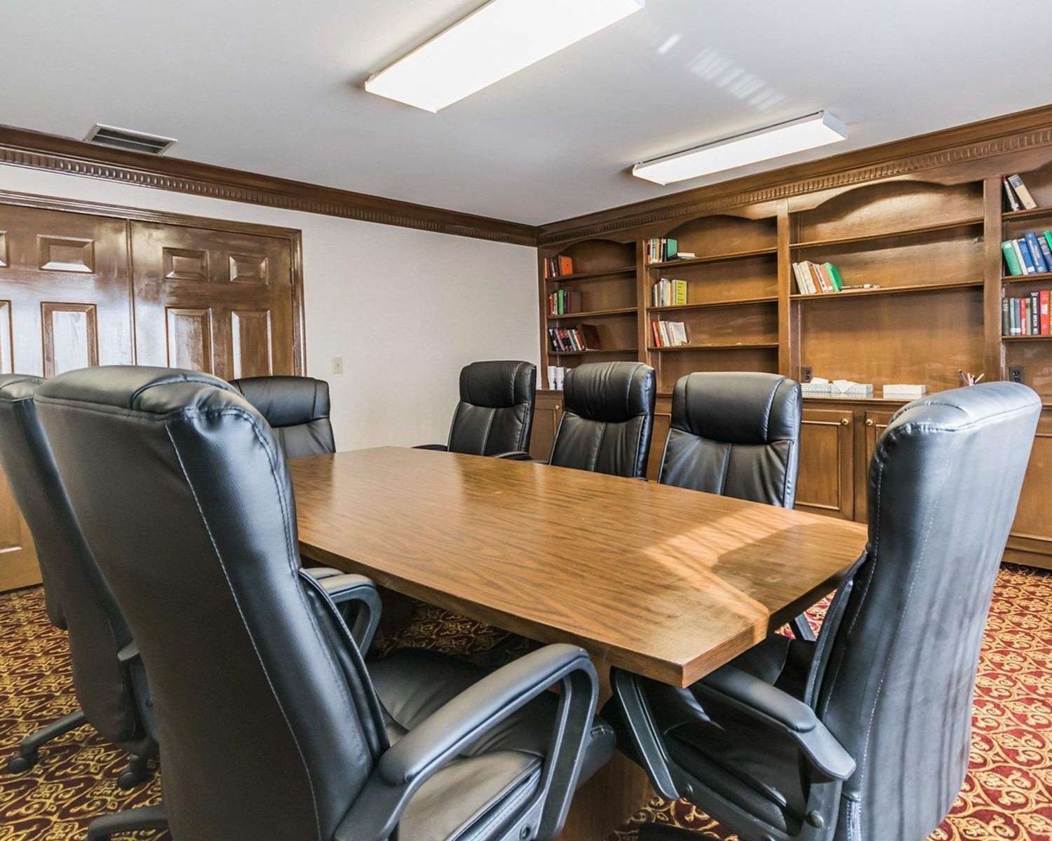 Quality Inn Suites University Airport 15/19