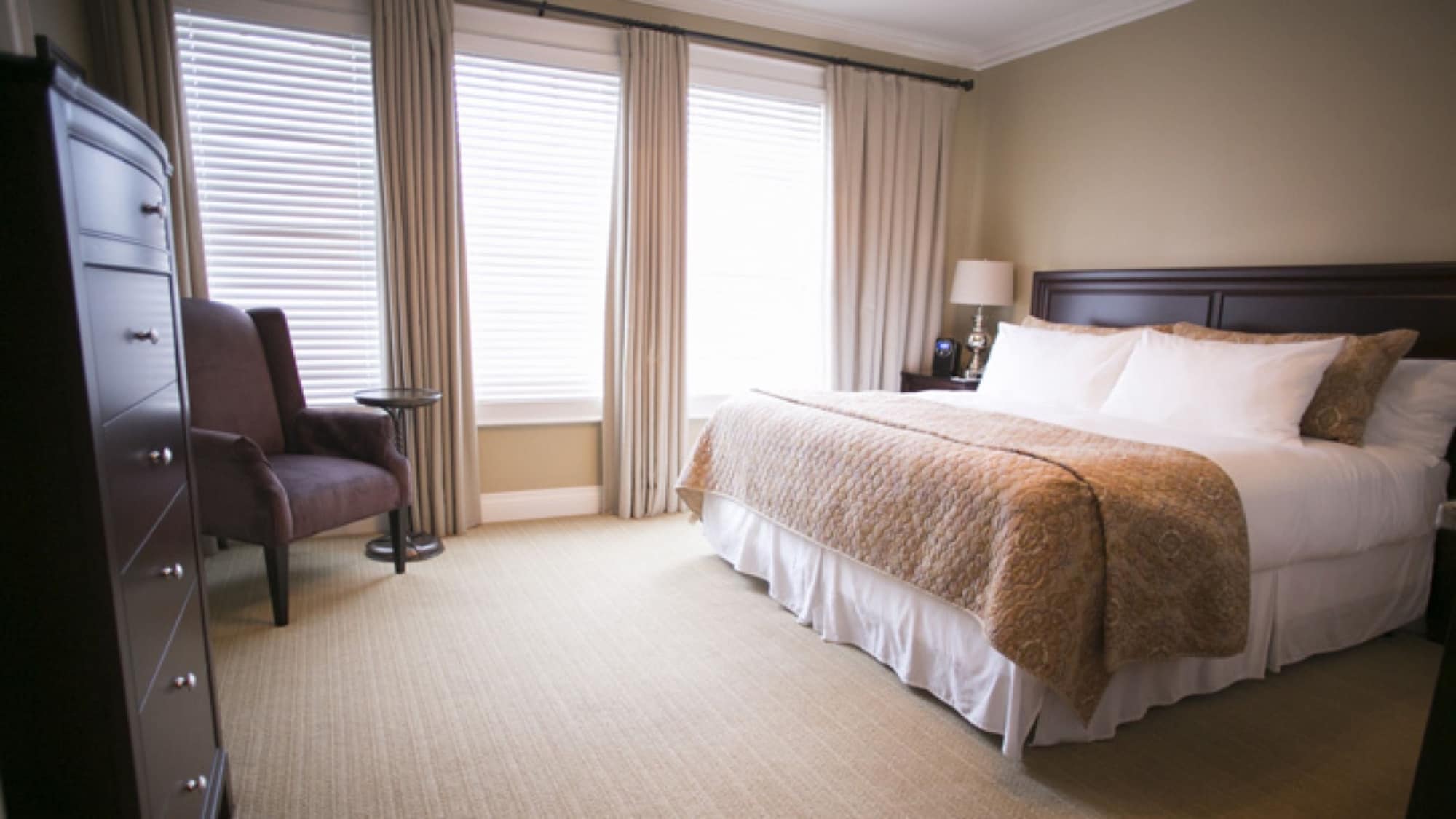 Adjoining, Deluxe, King Bed، 124 on Queen Hotel & Spa 3/8