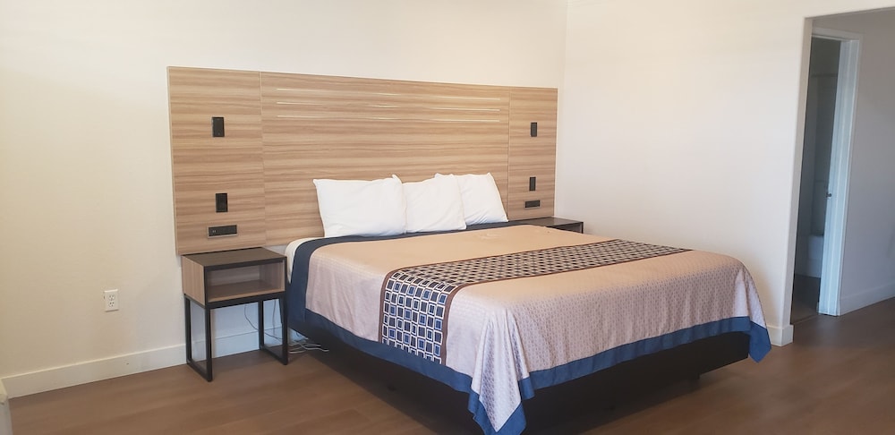 Regency Inn Suites Downey 13/40
