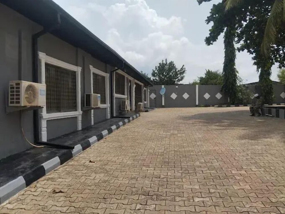 Abeokuta Hill View Hotel 40/50