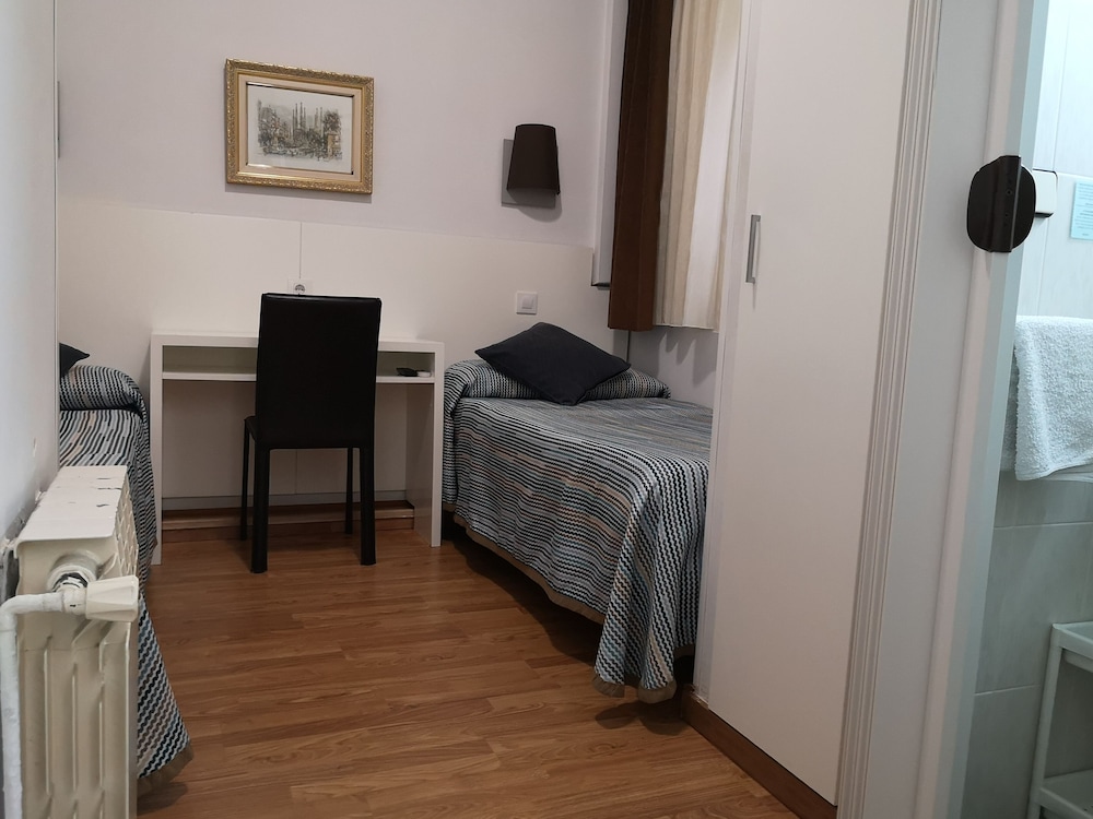 Hostal Lesseps 45/60