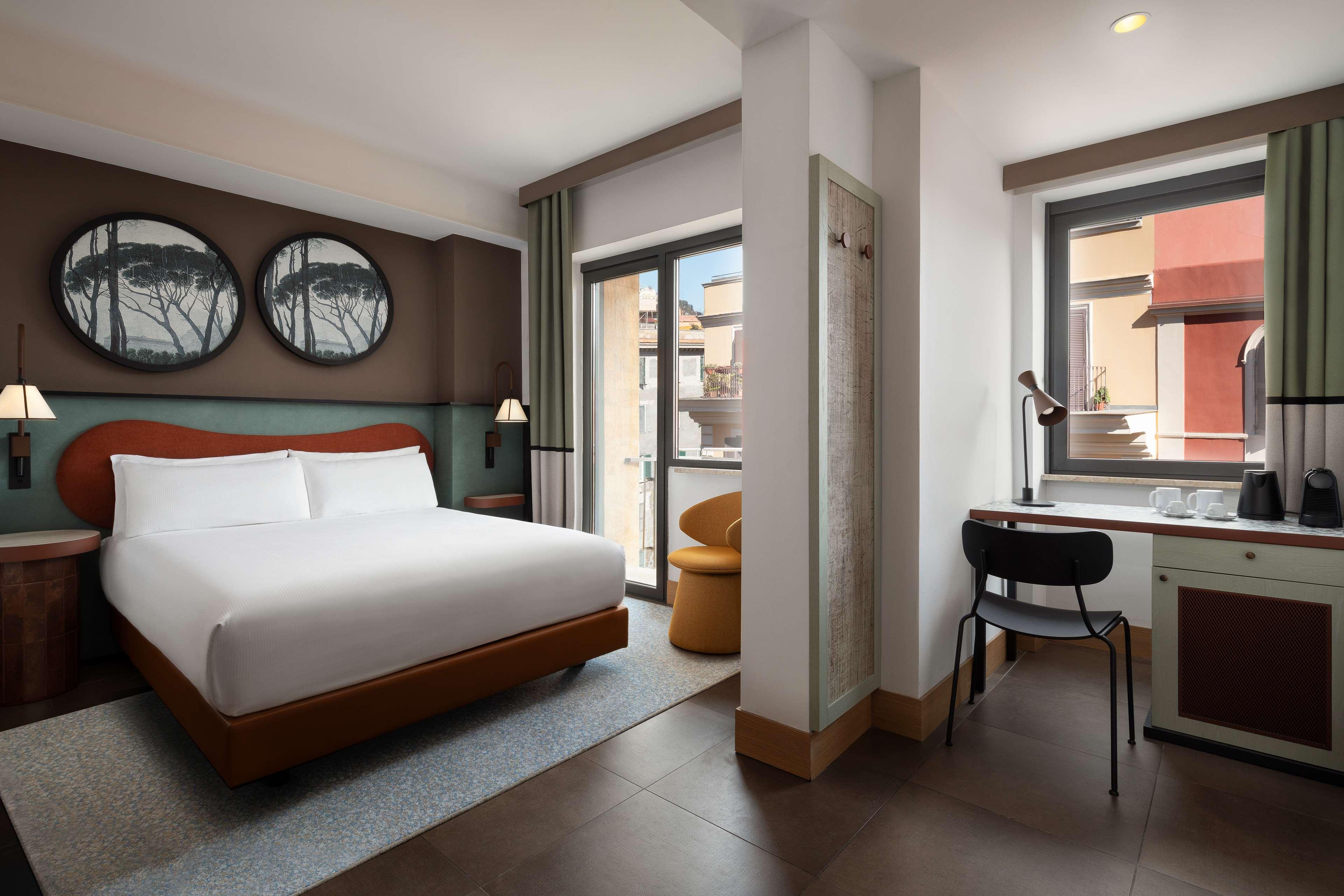 DELUXE, QUEEN BED, BALCONY OR TERRACE