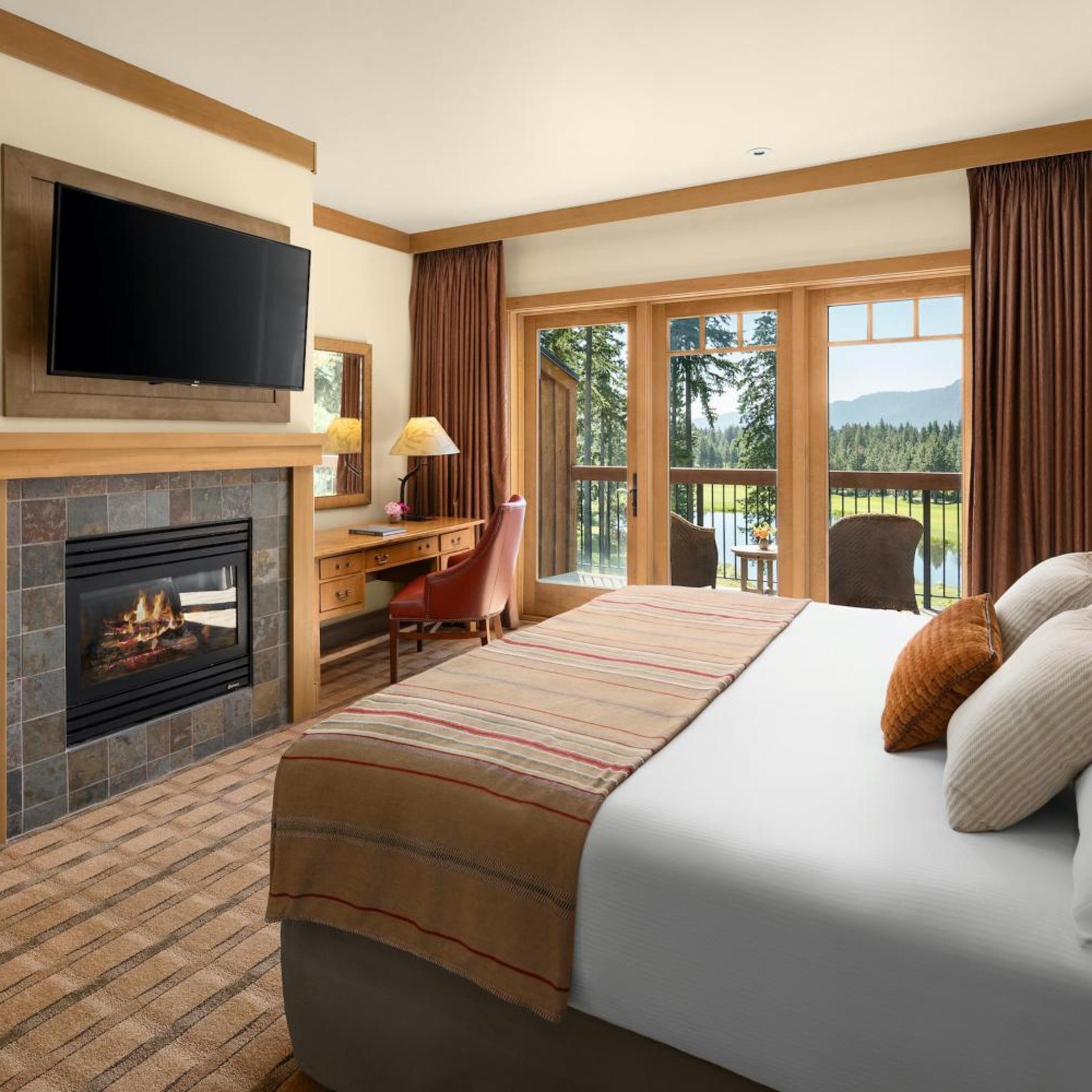 Room, King Bed, Golf Course View