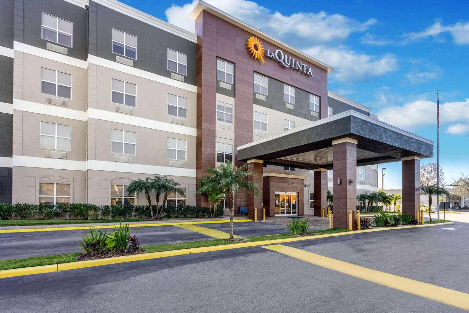 La Quinta Inn & Suites by Wyndham Tampa Central 18/22
