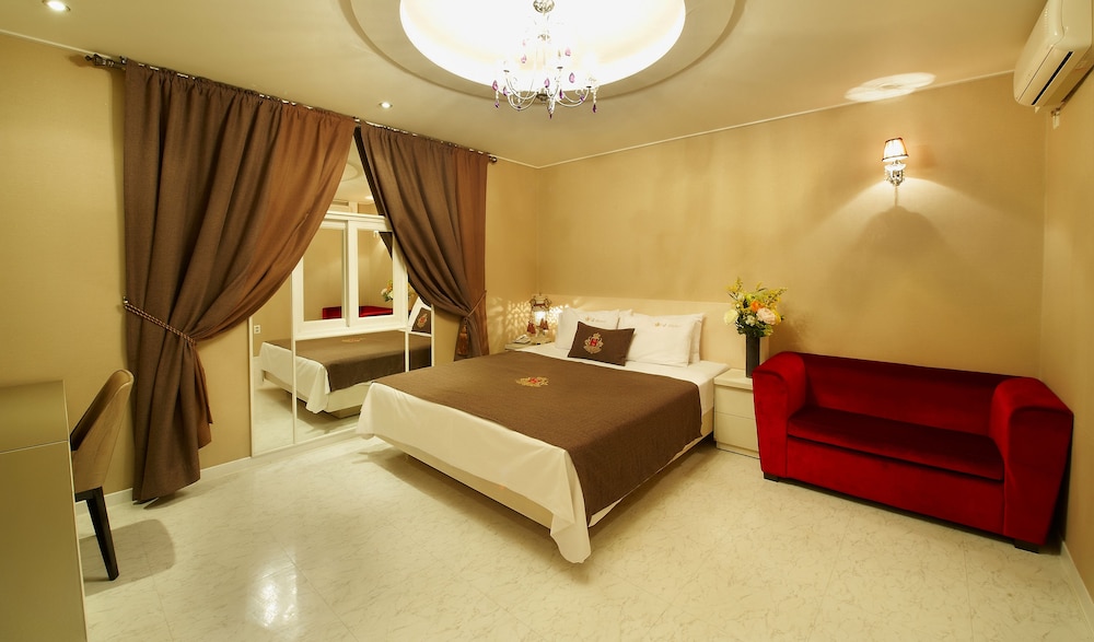1 BEDROOM, STANDARD