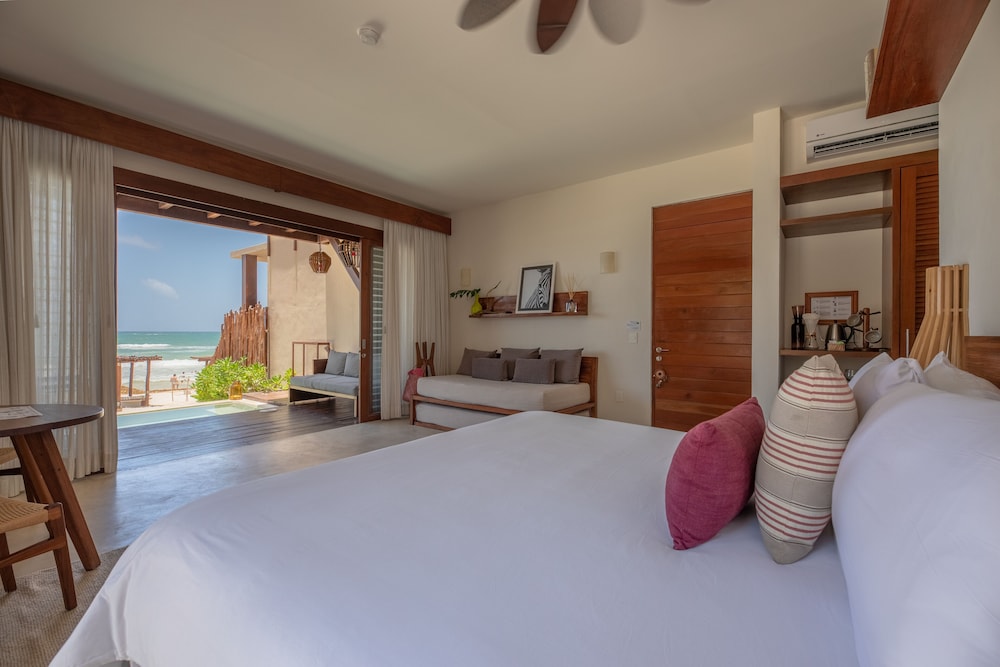 Suite, King and Twin Beds, Beach Front, Plunge Pool, Ground Floor
