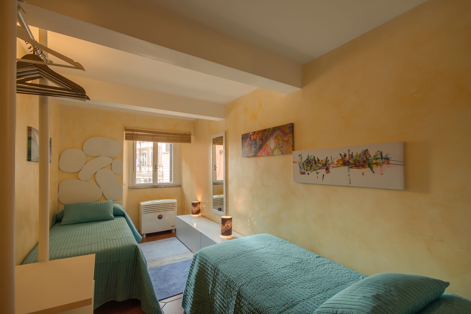 شقة بسرير مزدوج بغرفتي نوم مع أريكة في الملحق، Rome King Suite 3/6