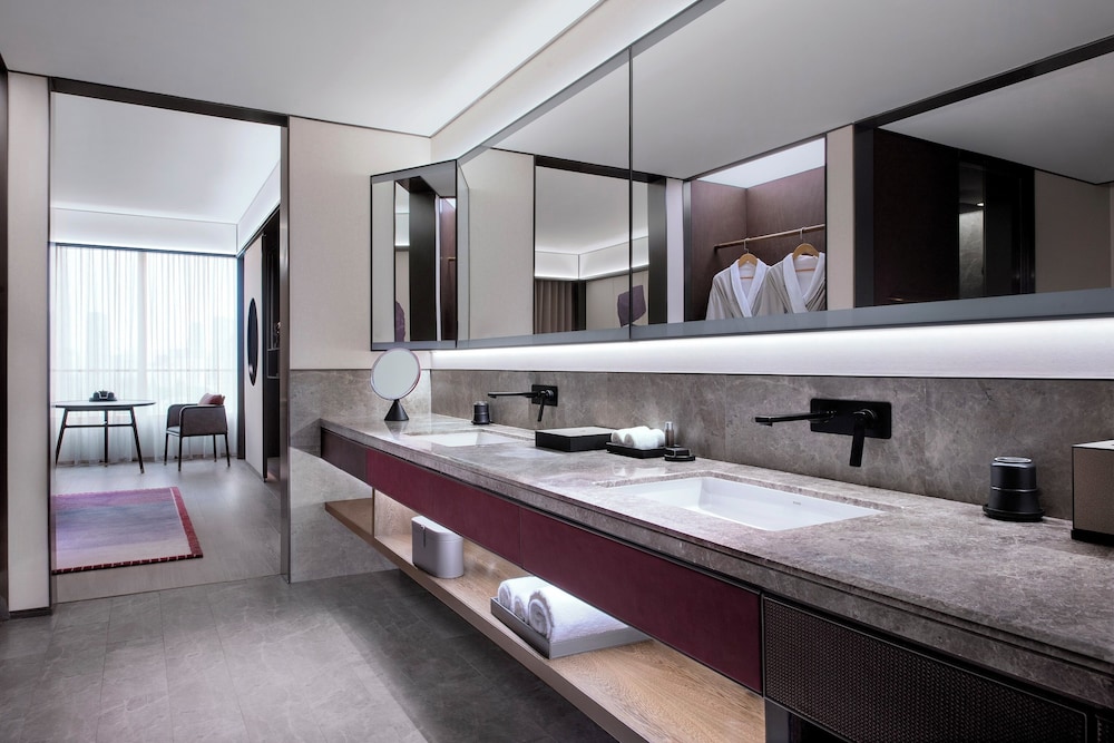 JOYA Shanghai Gubei Hotel 68/73