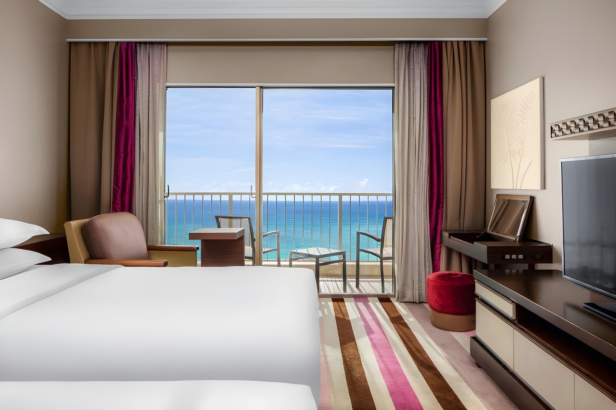 Suite, Bay View, Club Lounge Access, Corner