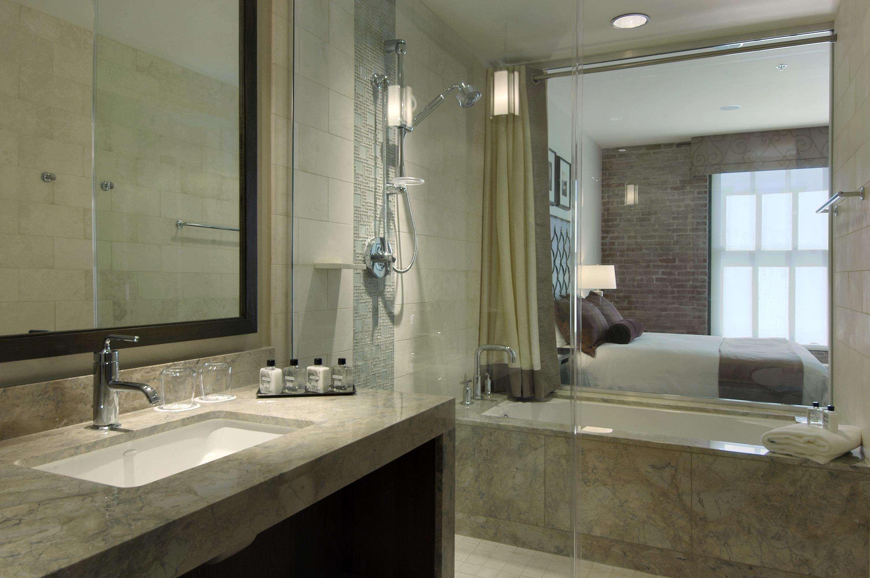 2 Bedrooms, City View