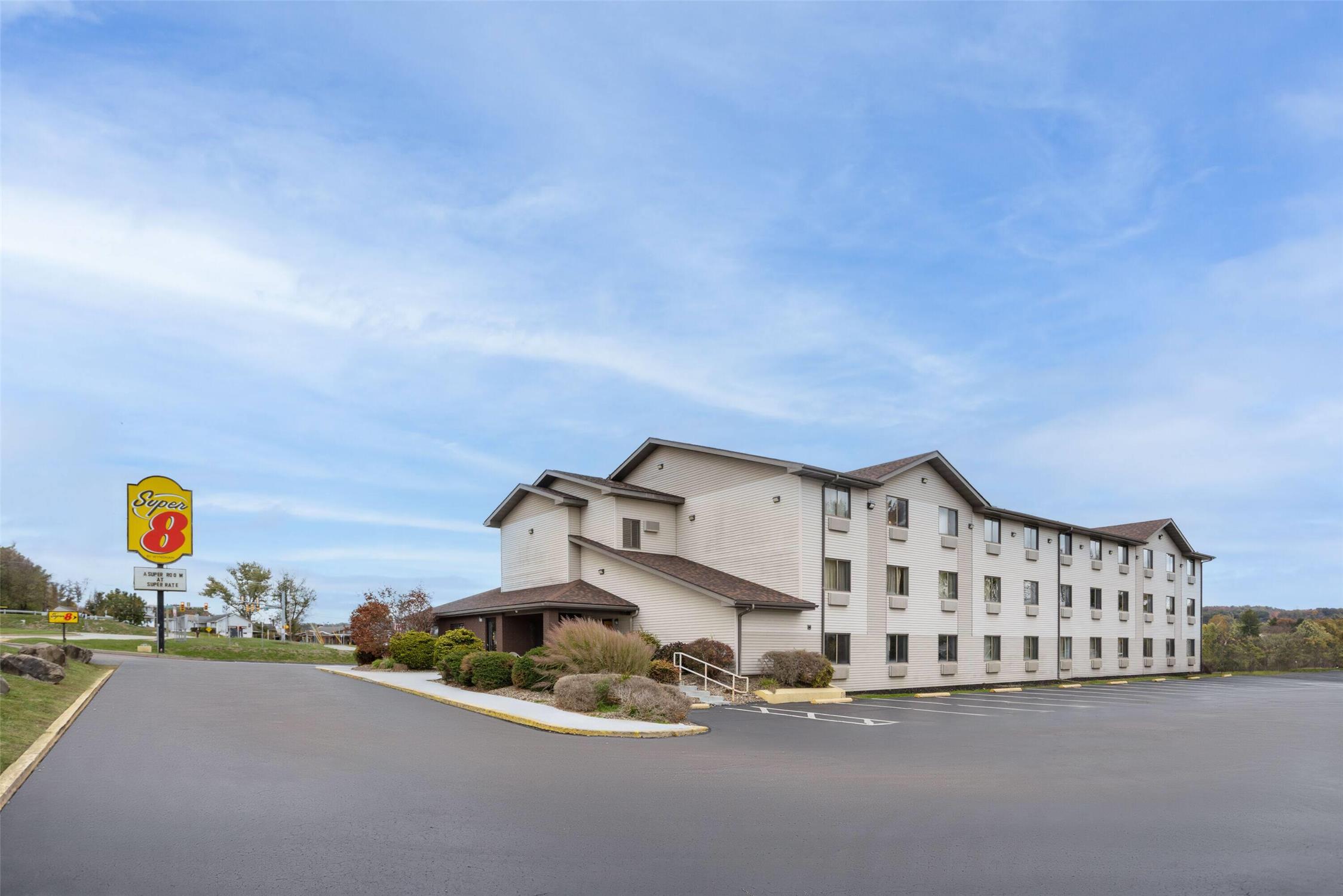 Super 8 By Wyndham New Stanton 2/16