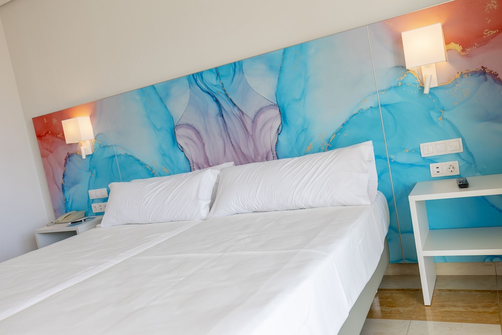 غرفة بريميوم بإطلالة على المدينة بشرفة مفردة بسريرين منفصلين، Hotel BCL Levante Club and Spa - Adults Only 3/4