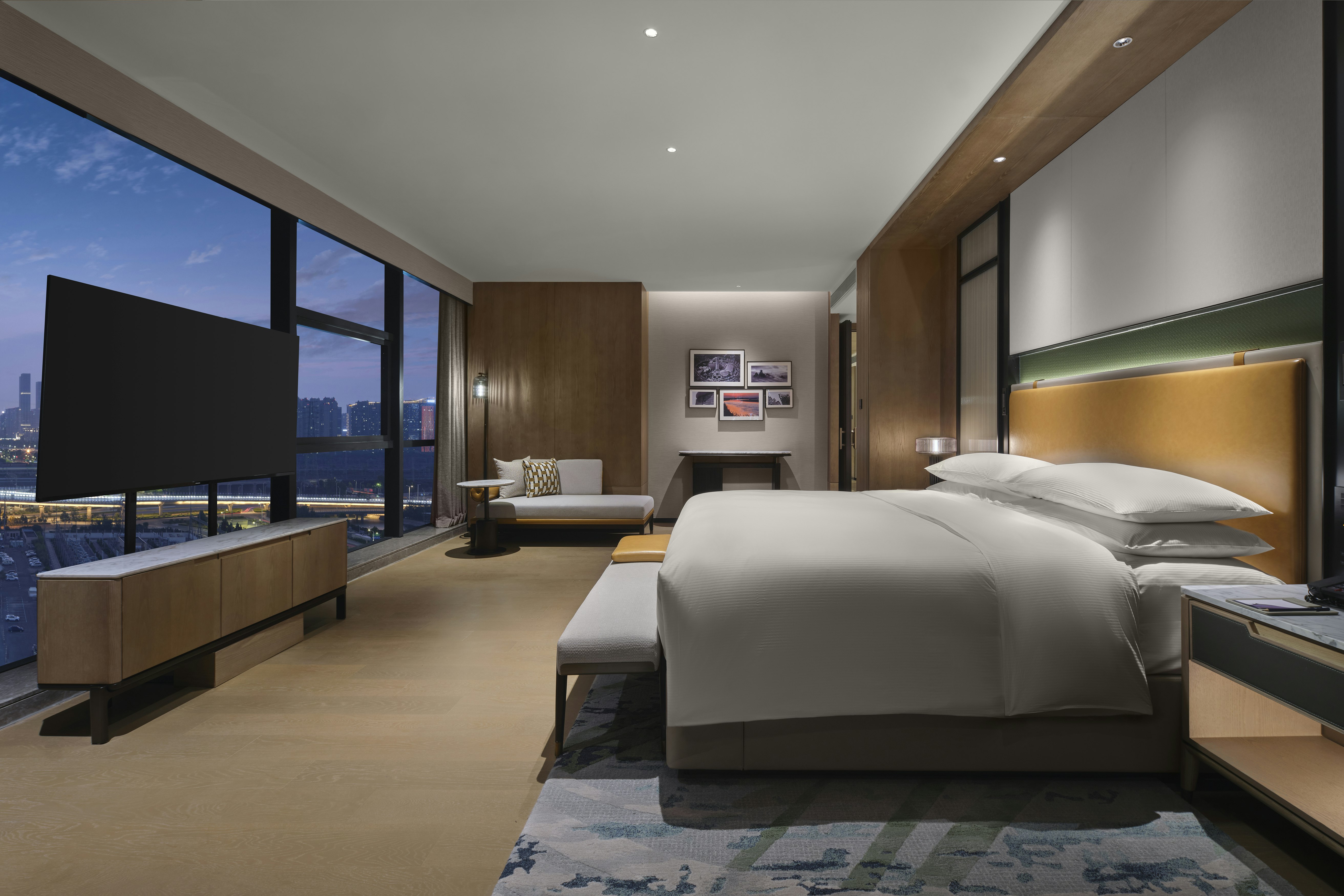 PRESIDENTIAL, SUITE, KING BED
