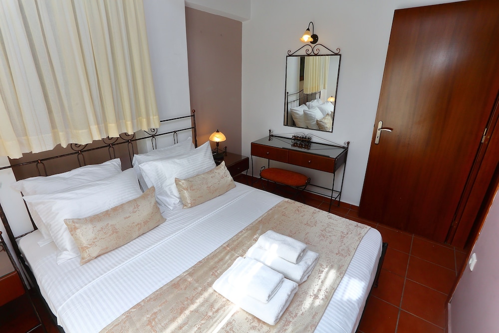 Vathi Hotel 7/50