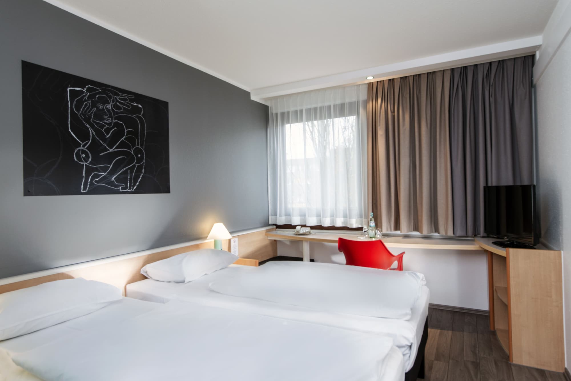 Good, Twin Beds