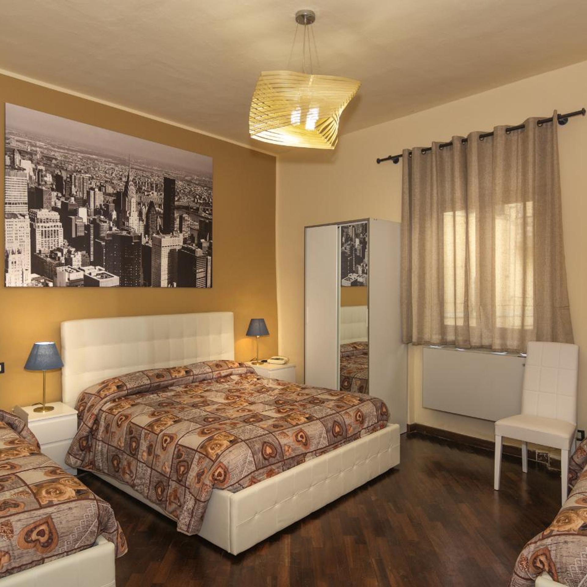 ROOM, QUADRUPLE