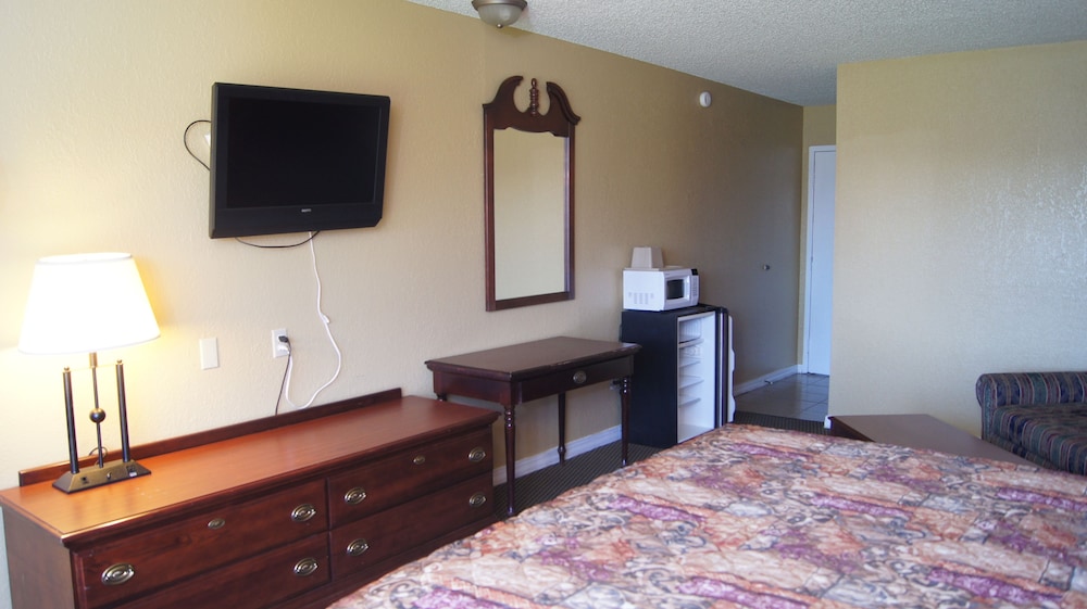 Holiday Lodge And Suites 27/46