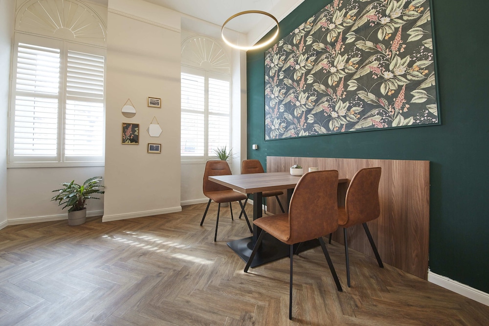 Nove Boutique Apartments 6/50