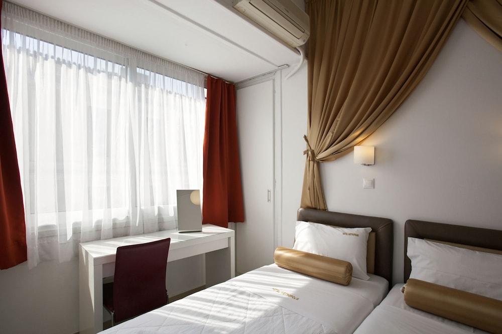 Metropolis Hotel 17/46