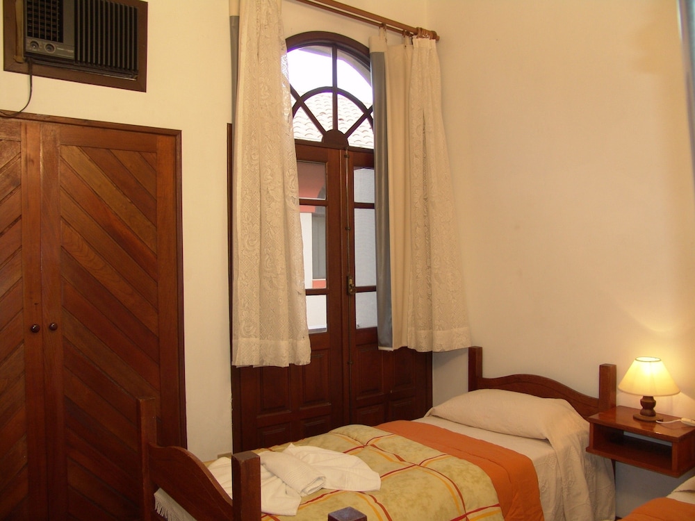 ROOM, QUADRUPLE