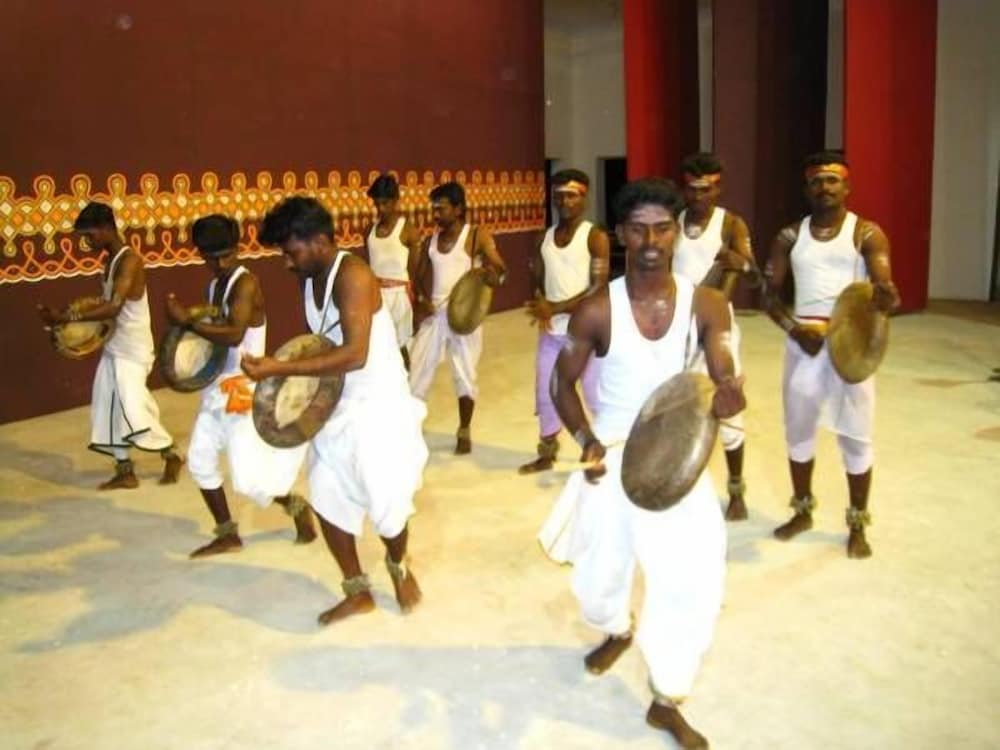 KADAMBAVANAM ETHNIC RESORT 38/42