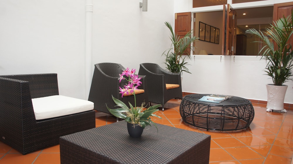 Heeren Straits Hotel 54/75