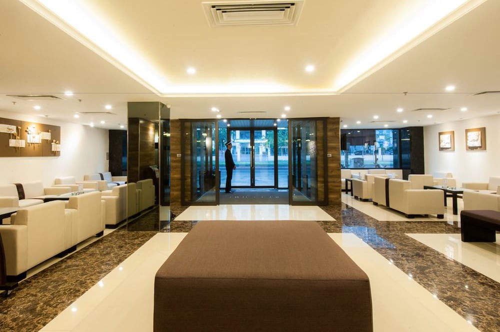 Sakura Hotel 32/40