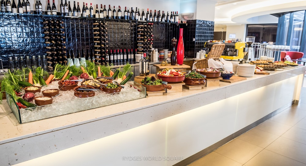 RYDGES WORLD SQUARE 53/66