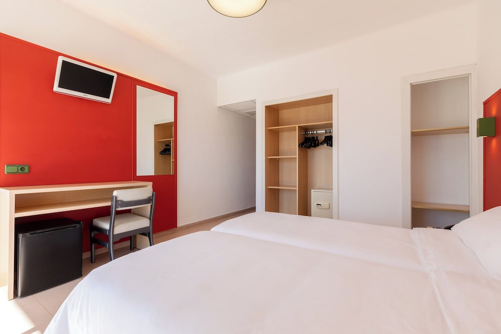 The Red Hotel - Adults Only 21/50