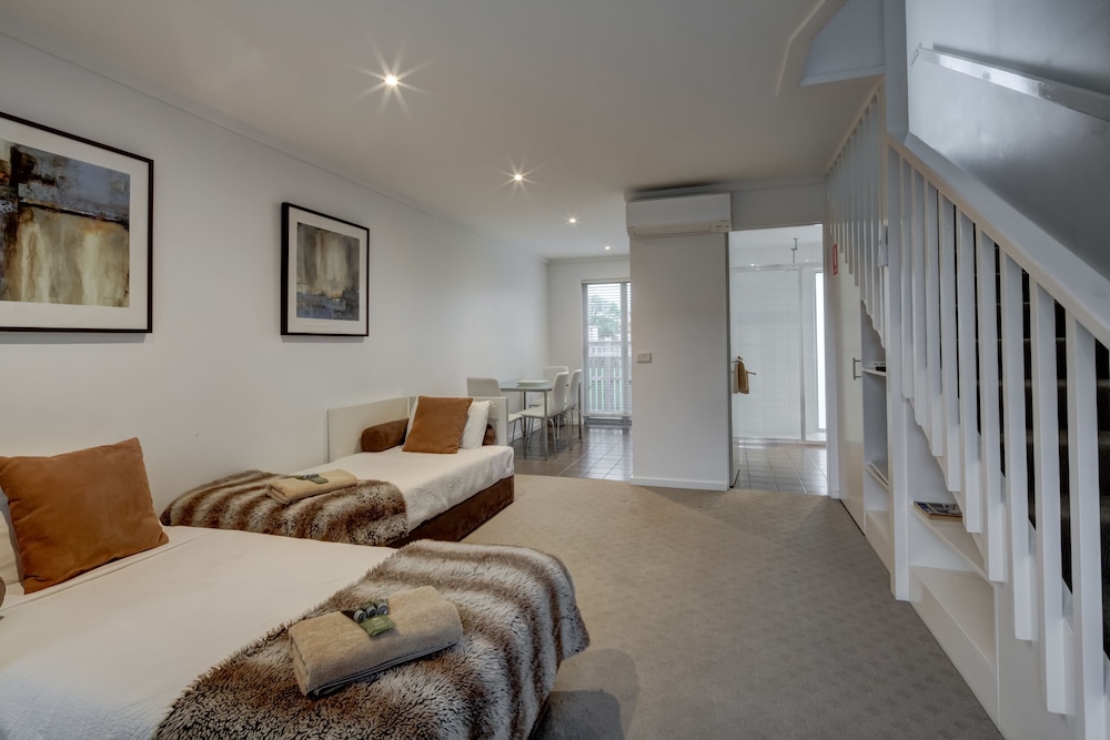 Ashmont Motor Inn & Apartments 11/31