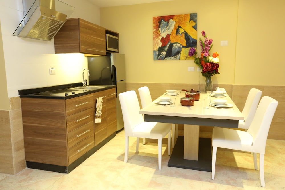 DELORA HOTEL AND SUITES 53/65