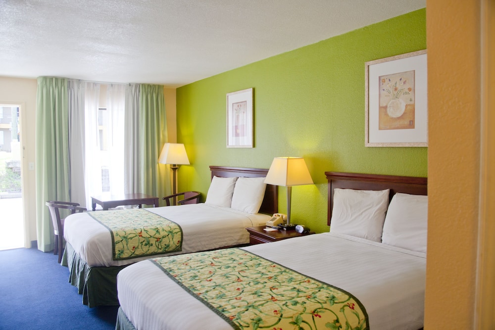 Days Inn by Wyndham DeFuniak Springs 4/19