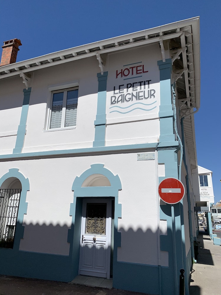 Hotel du petit baigneur 2/50