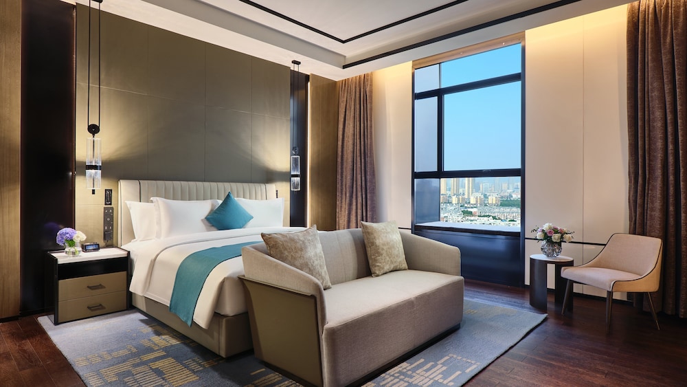 Crowne Plaza Wuhan Development Zone 34/82