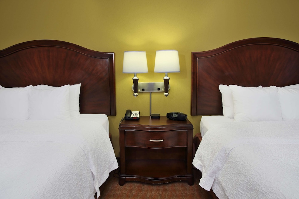 Hampton Inn Suites Conroe I 45 North 10/36