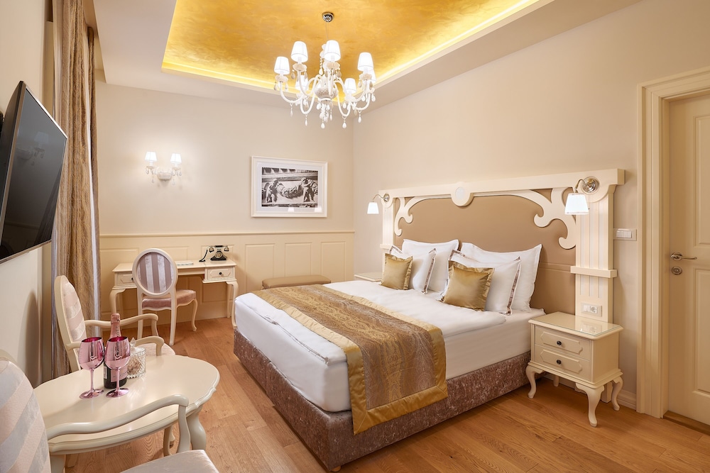Piazza Heritage Hotel 24/76
