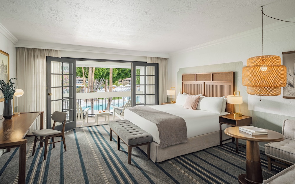 POOL, KING BED