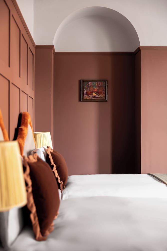 Crown Hotel 16/50