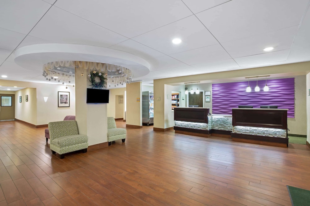 La Quinta Inn & Suites by Wyndham Springfield MA 7/43