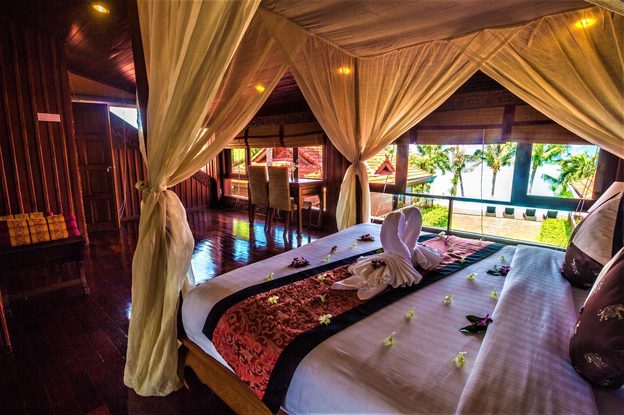 Master, Suite, 1 King and 1 Single Beds, Ocean View