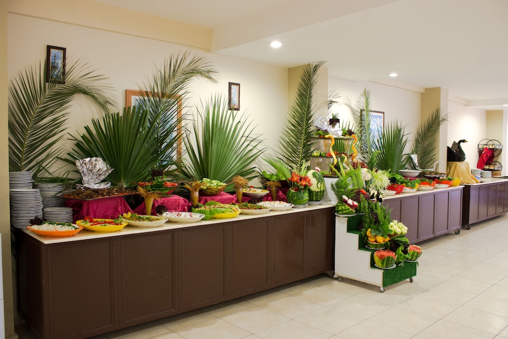 Ares Hotels 7/33