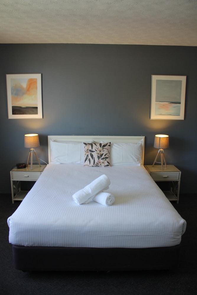 HAMILTON MOTOR INN 16/50