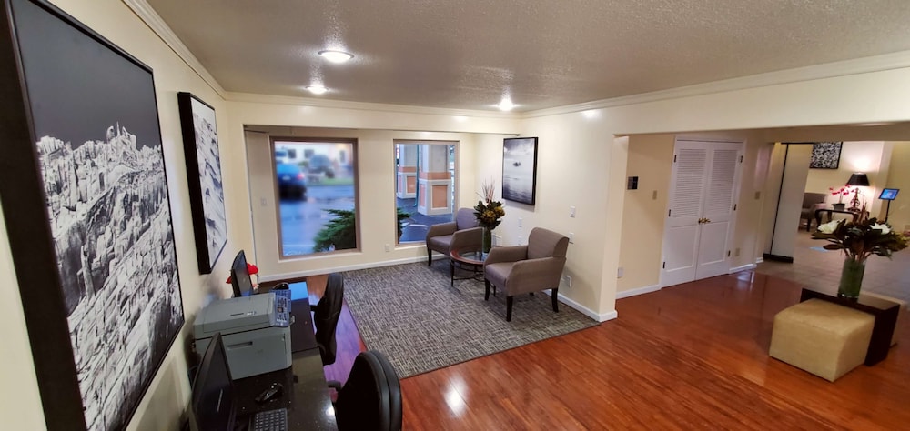 Best Western Plus Northwoods Inn 61/80